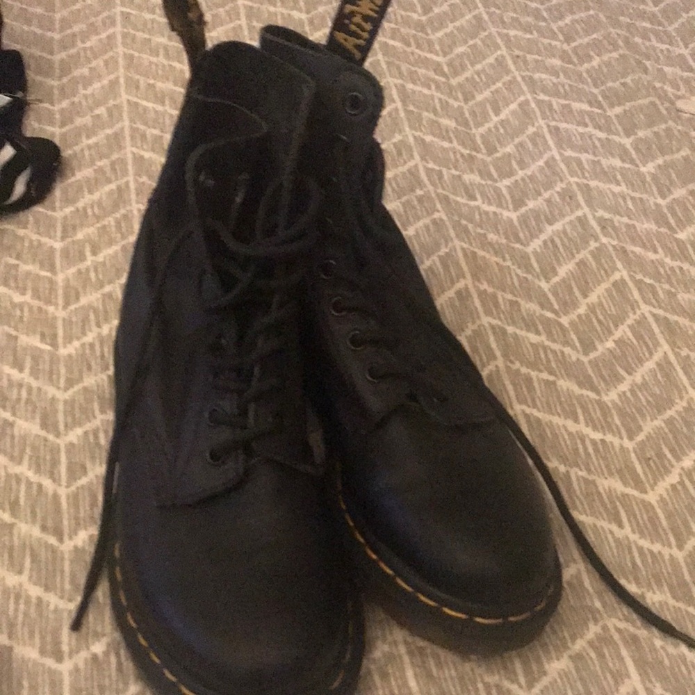Dr. Martens Men's Black Leather Lace-Up Boots